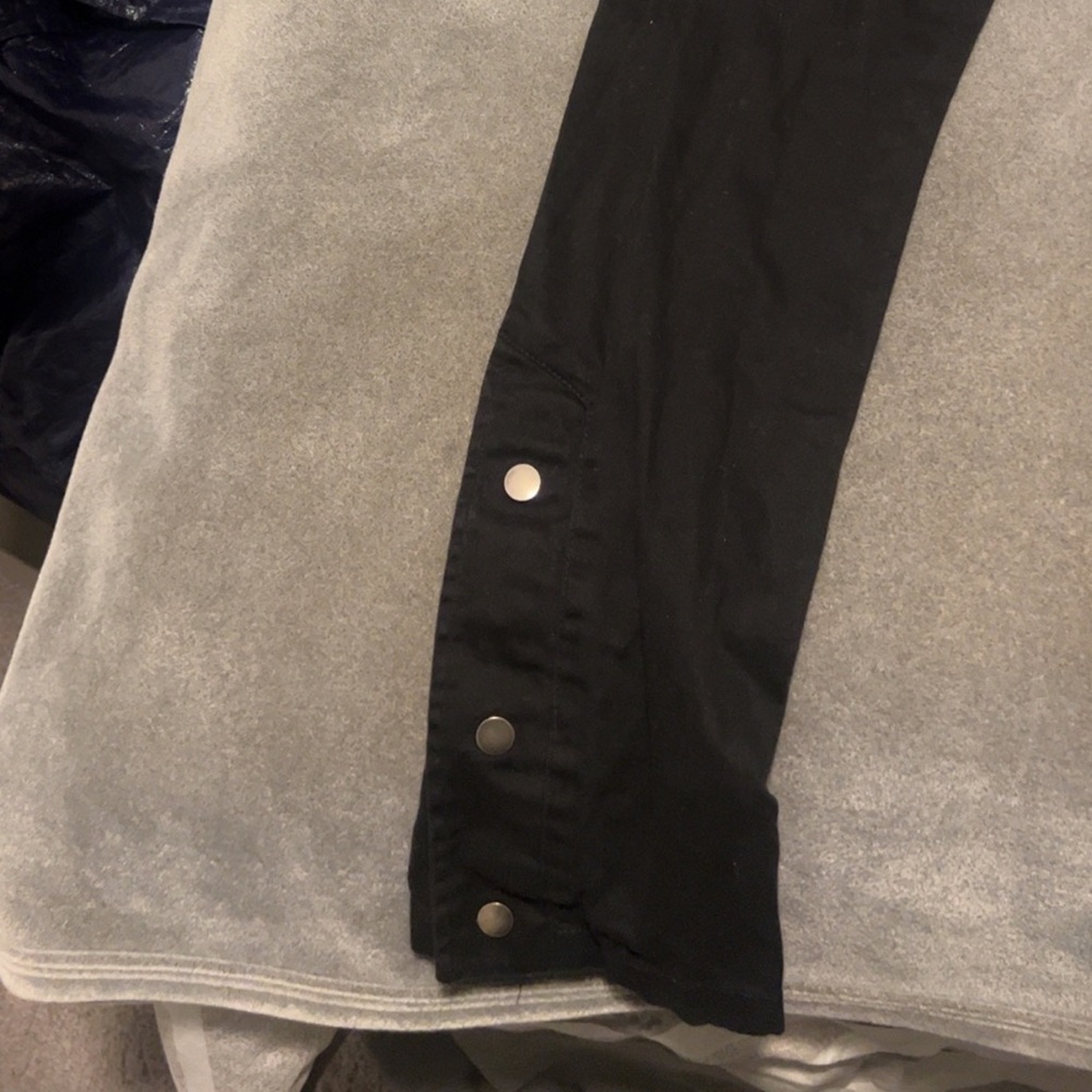 Mens small buttoned cargo pants worn a couple times